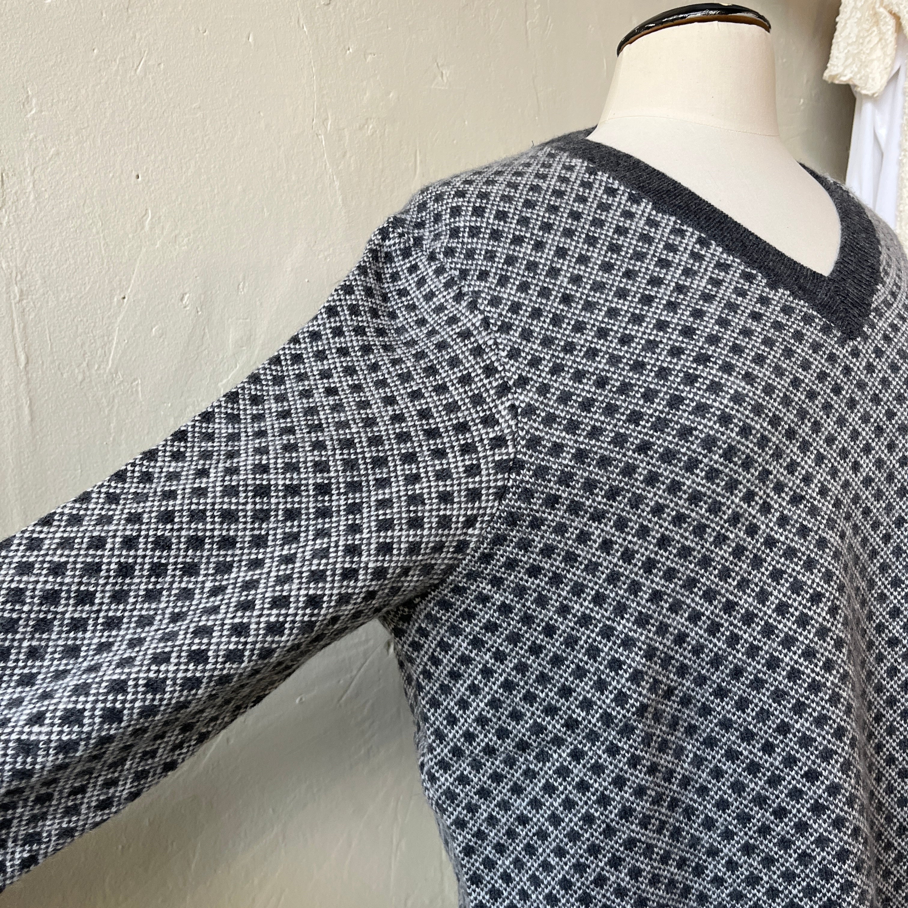 Men’s Wool Sweater (L)