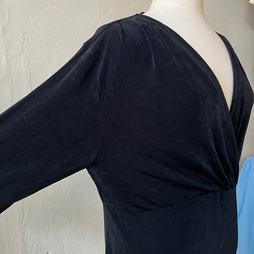 Black V-Neck (XL)
