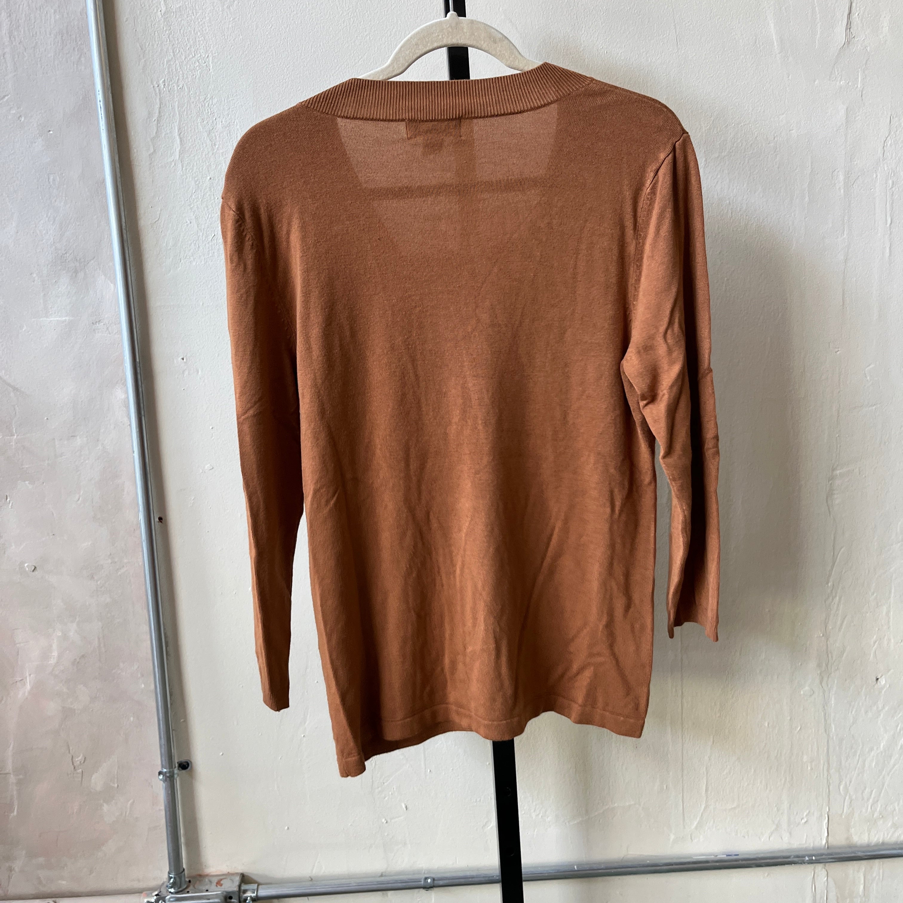 V-neck Shirt (M)