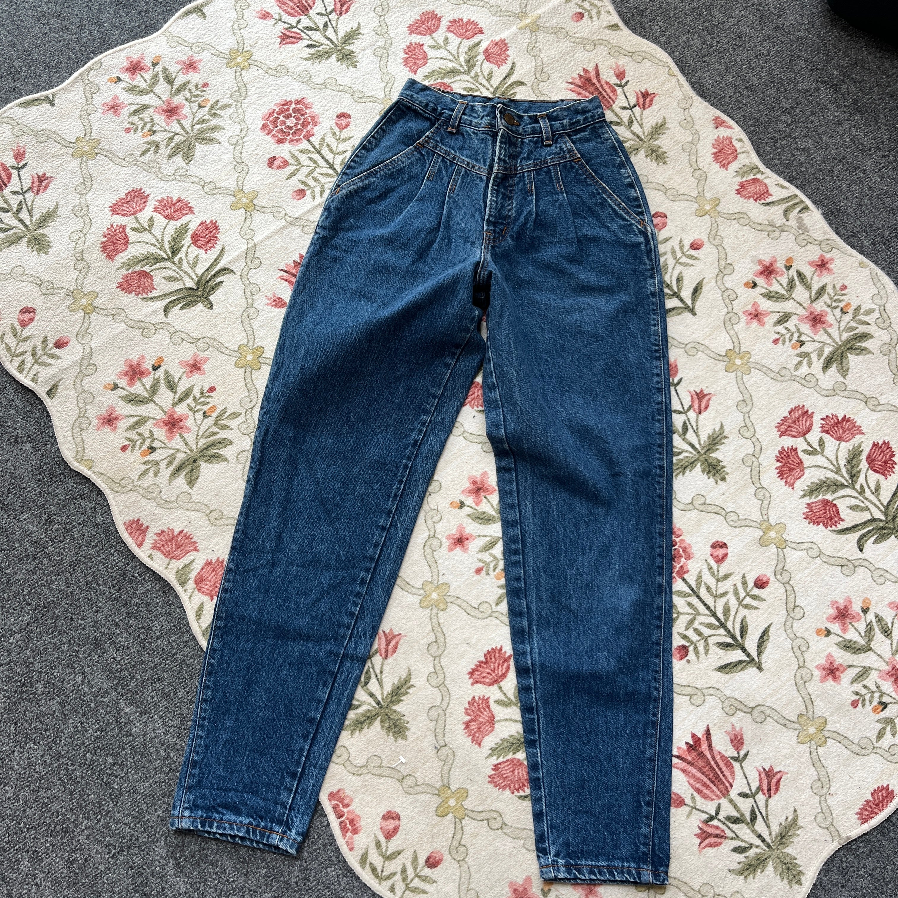 Chic Jeans (23” waist)