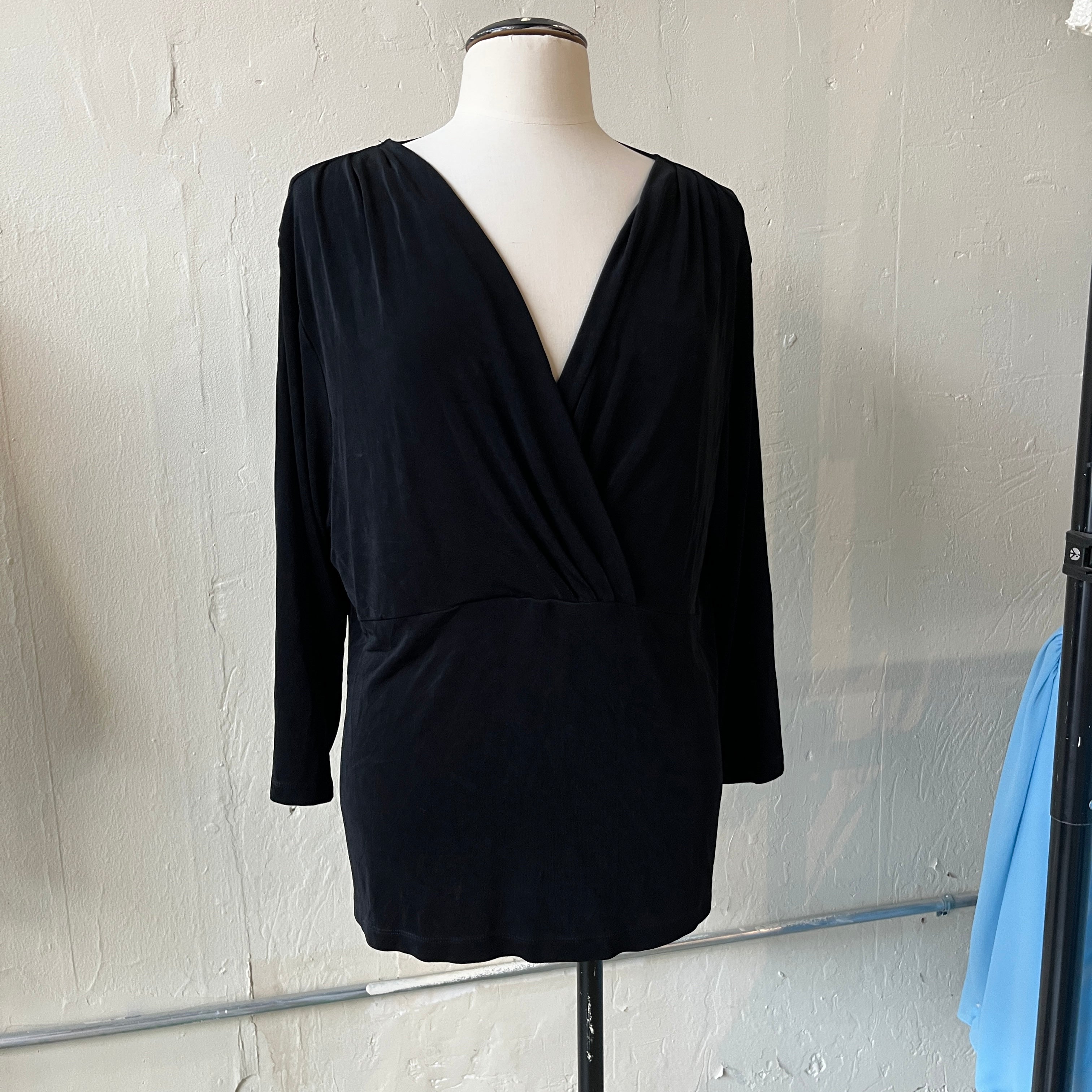 Black V-Neck (XL)