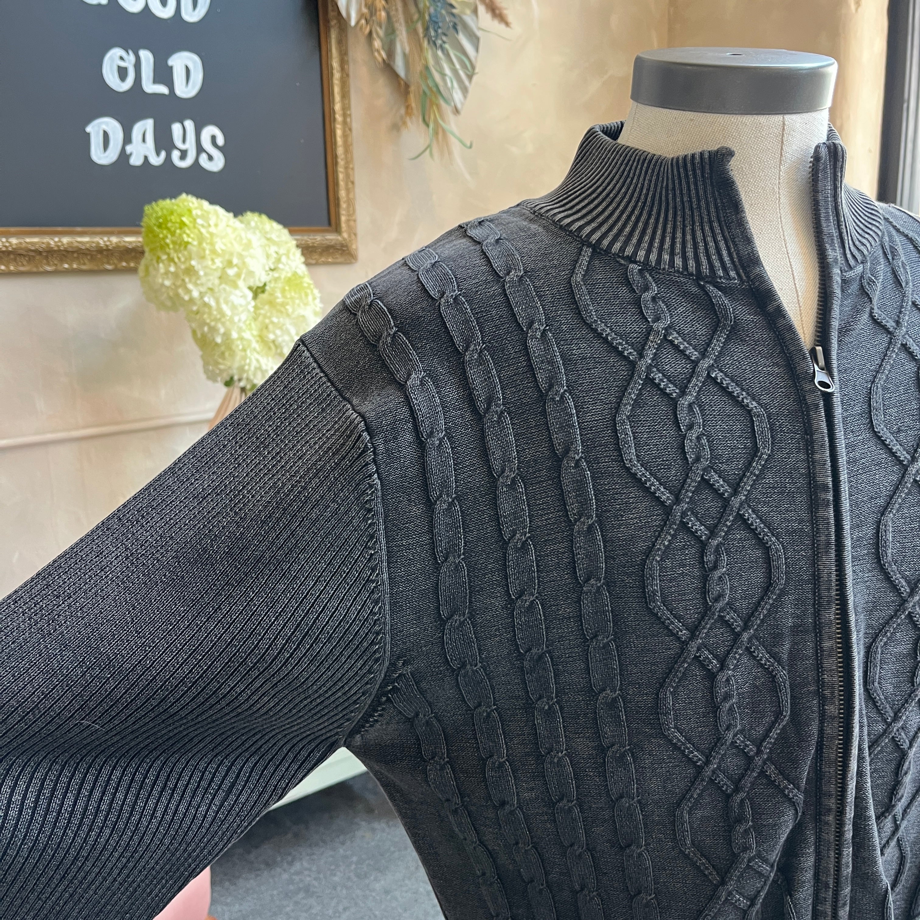 Men’s Sweater (L)