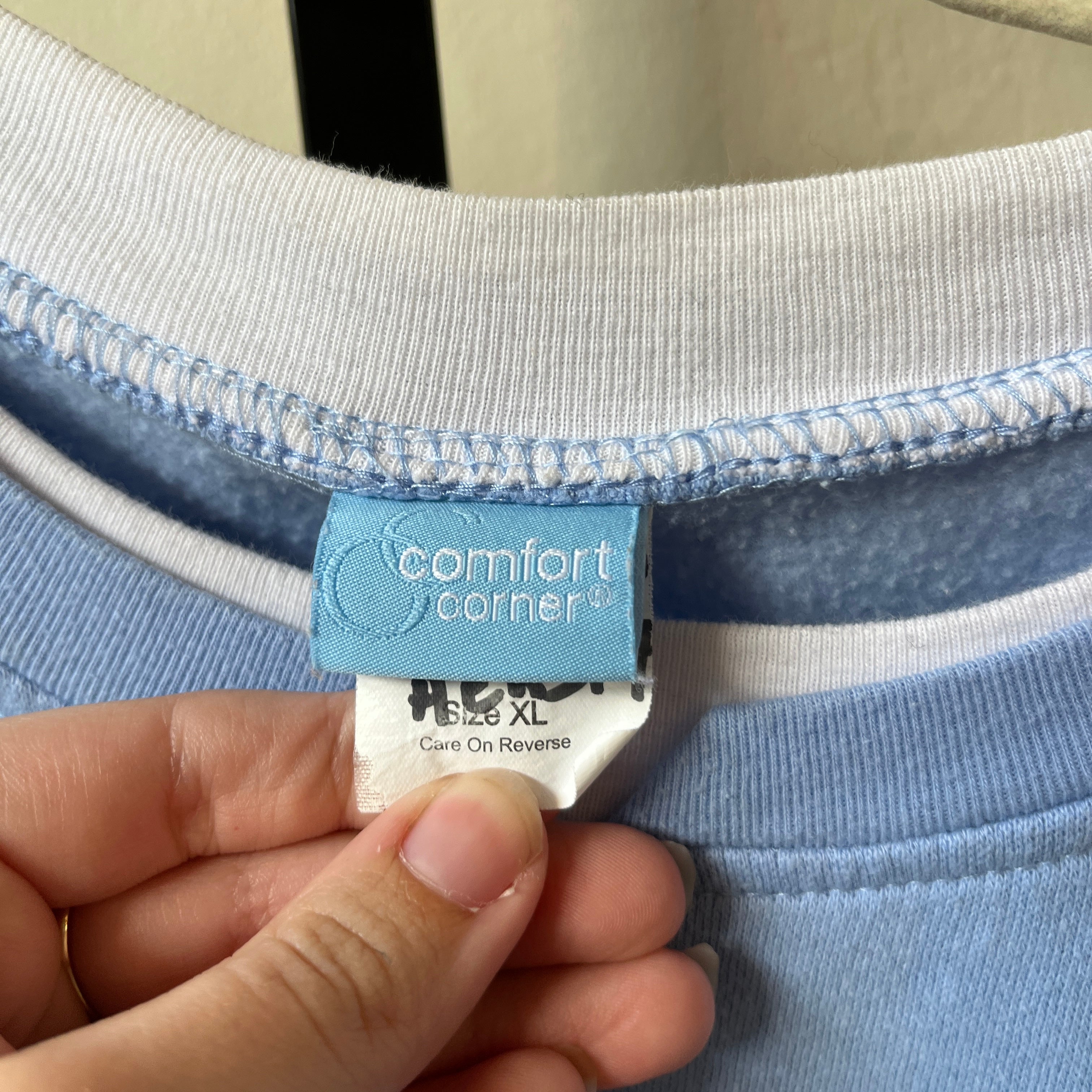Embroidered Sweatshirt (M)