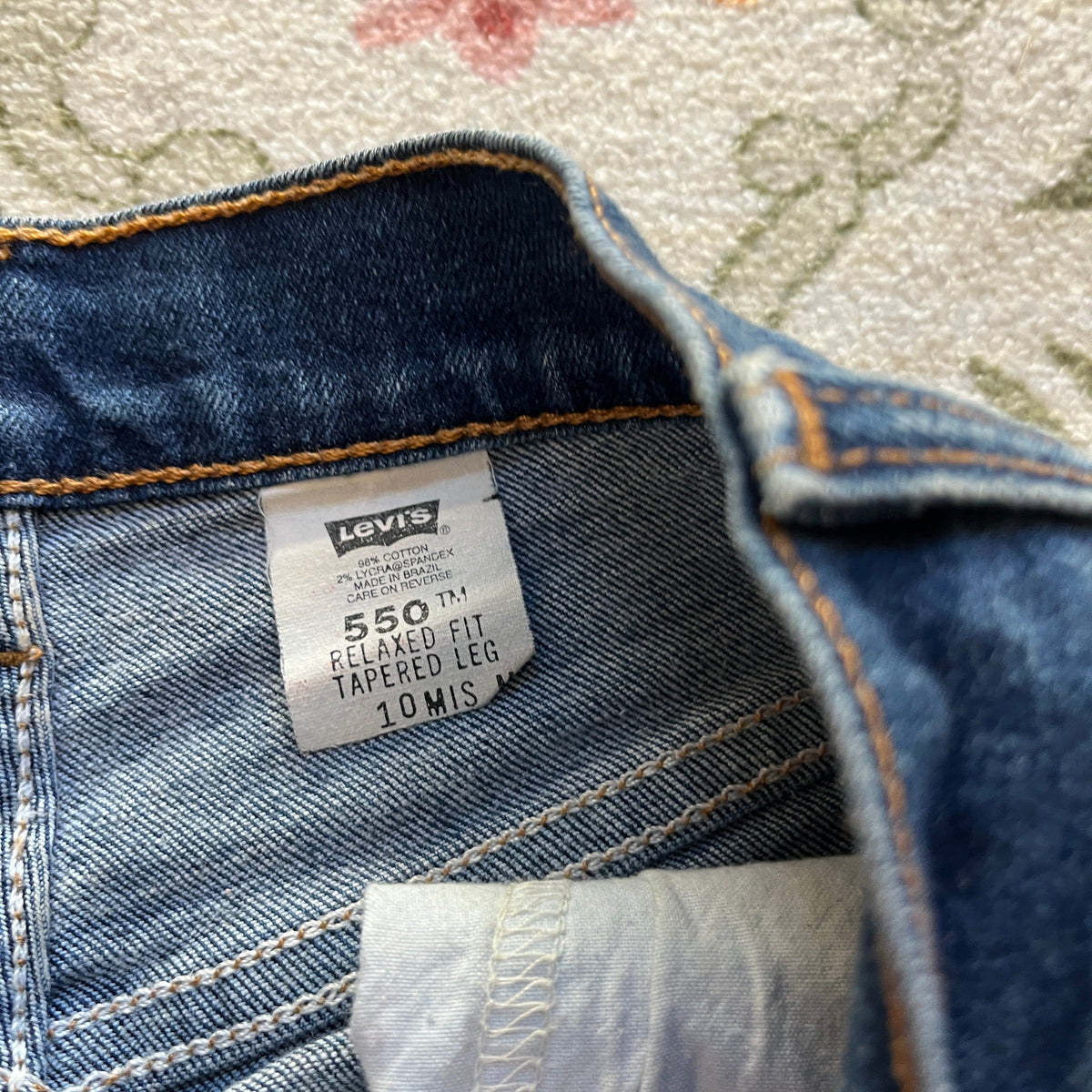 Levi’s 550 Shorts (26” waist)