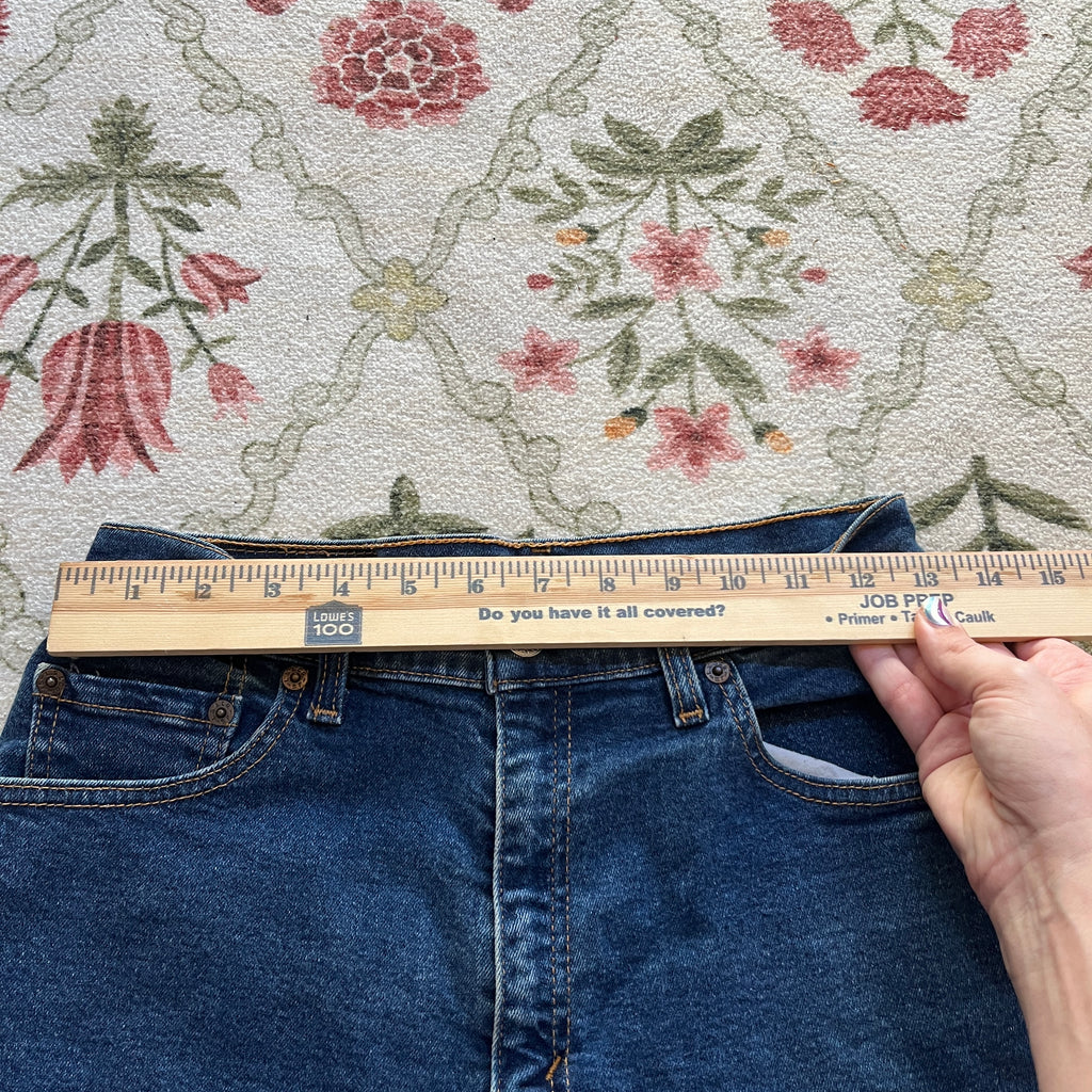 Levi’s 550 Shorts (26” waist)
