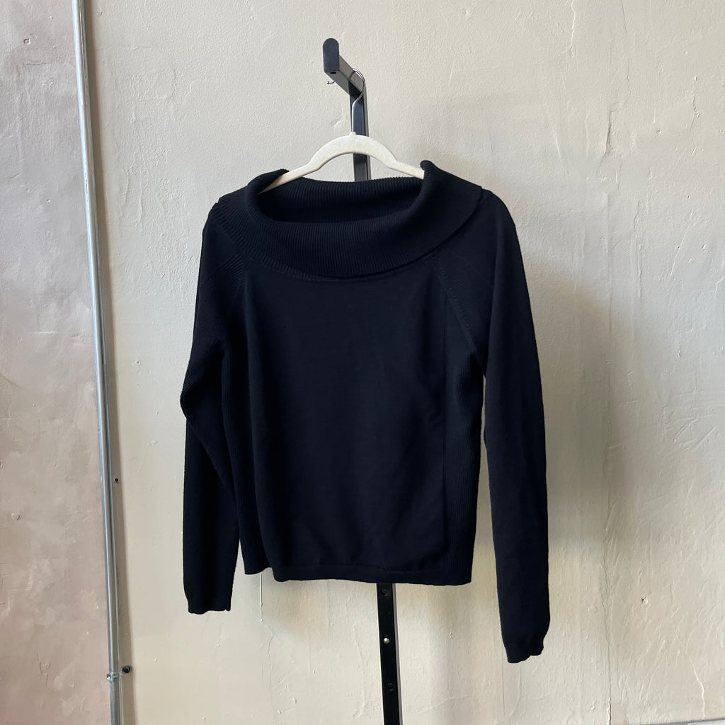 Black Sweater (XL)