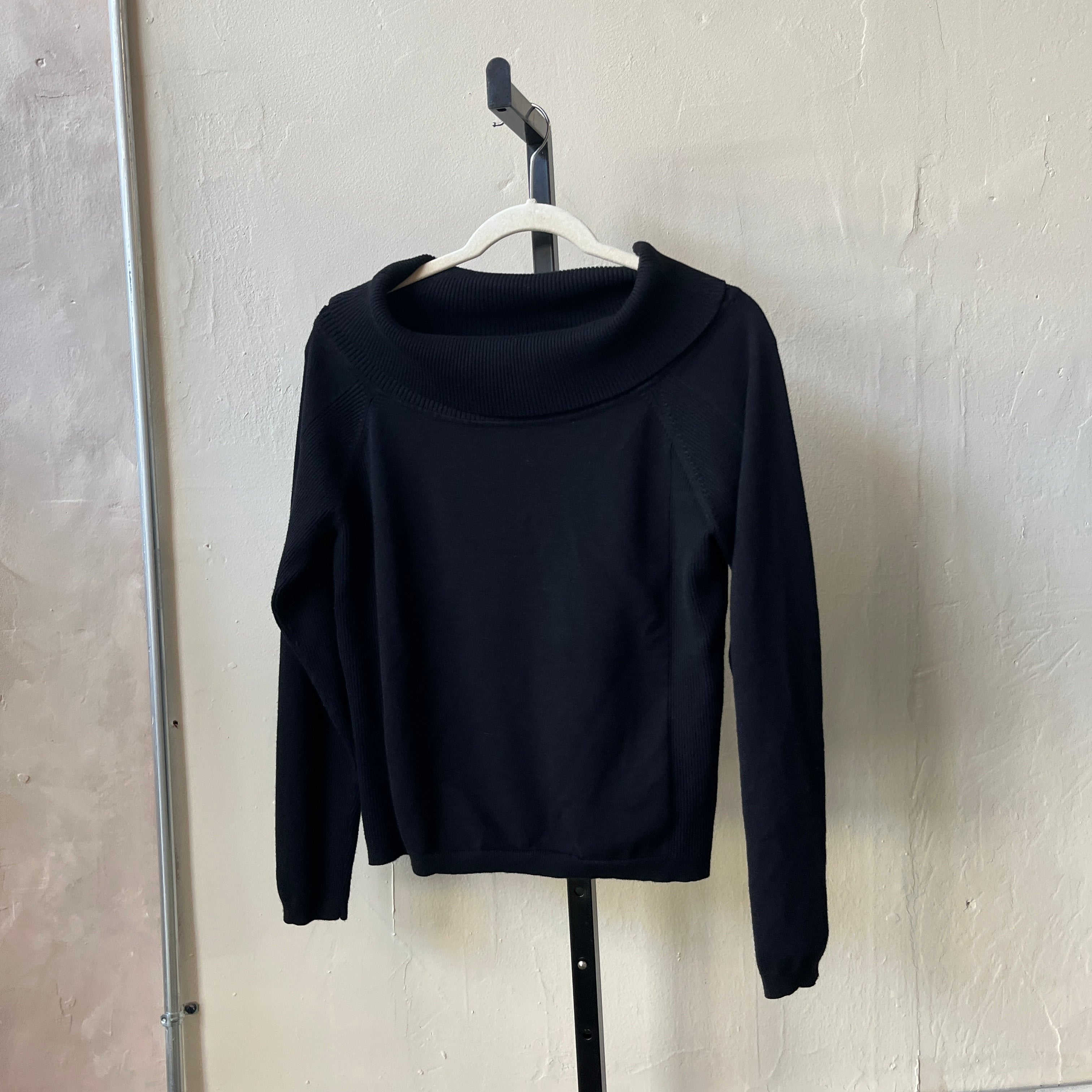 Black Sweater (XL)