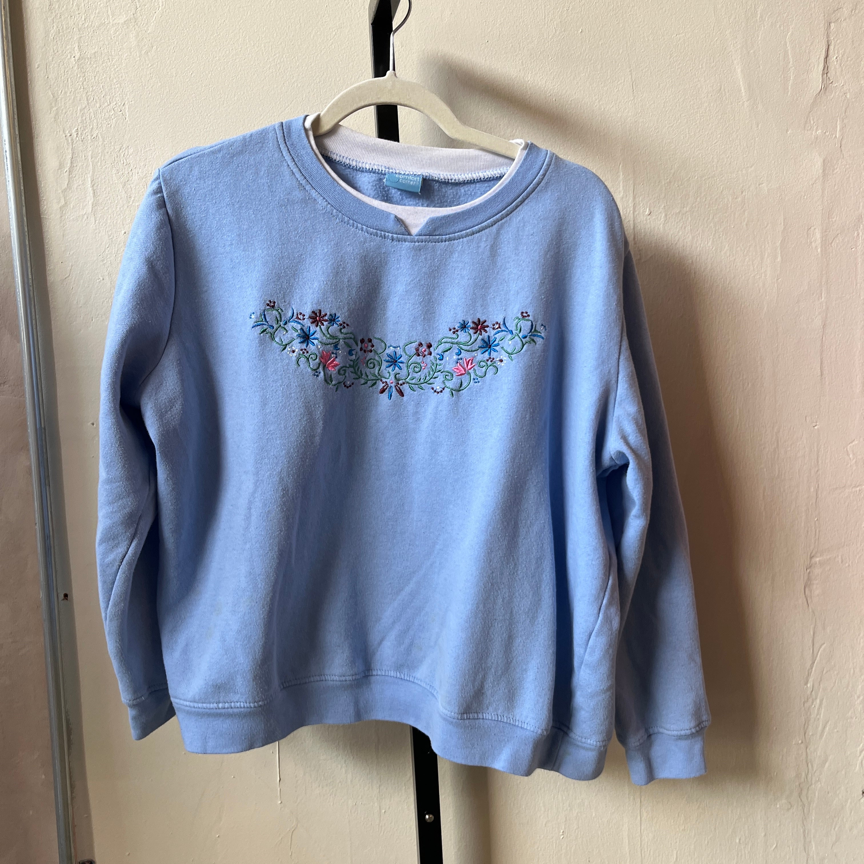 Embroidered Sweatshirt (M)