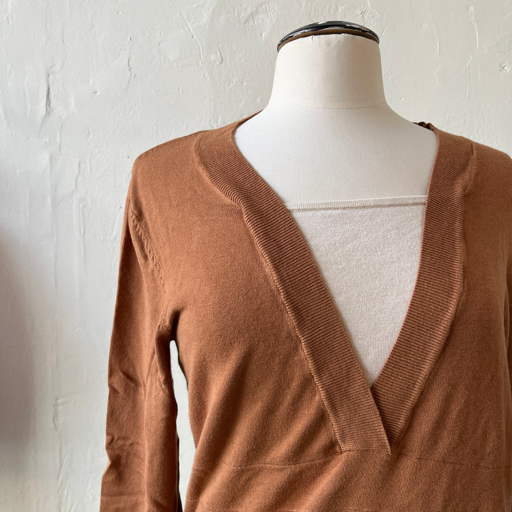 V-neck Shirt (M)