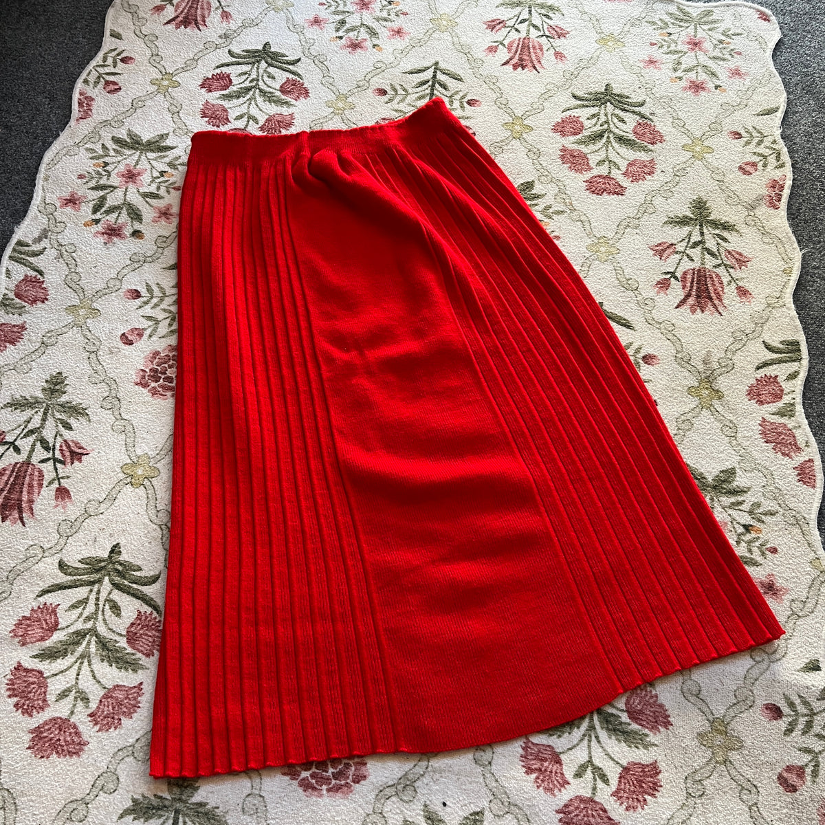 Red Knit Skirt (M)