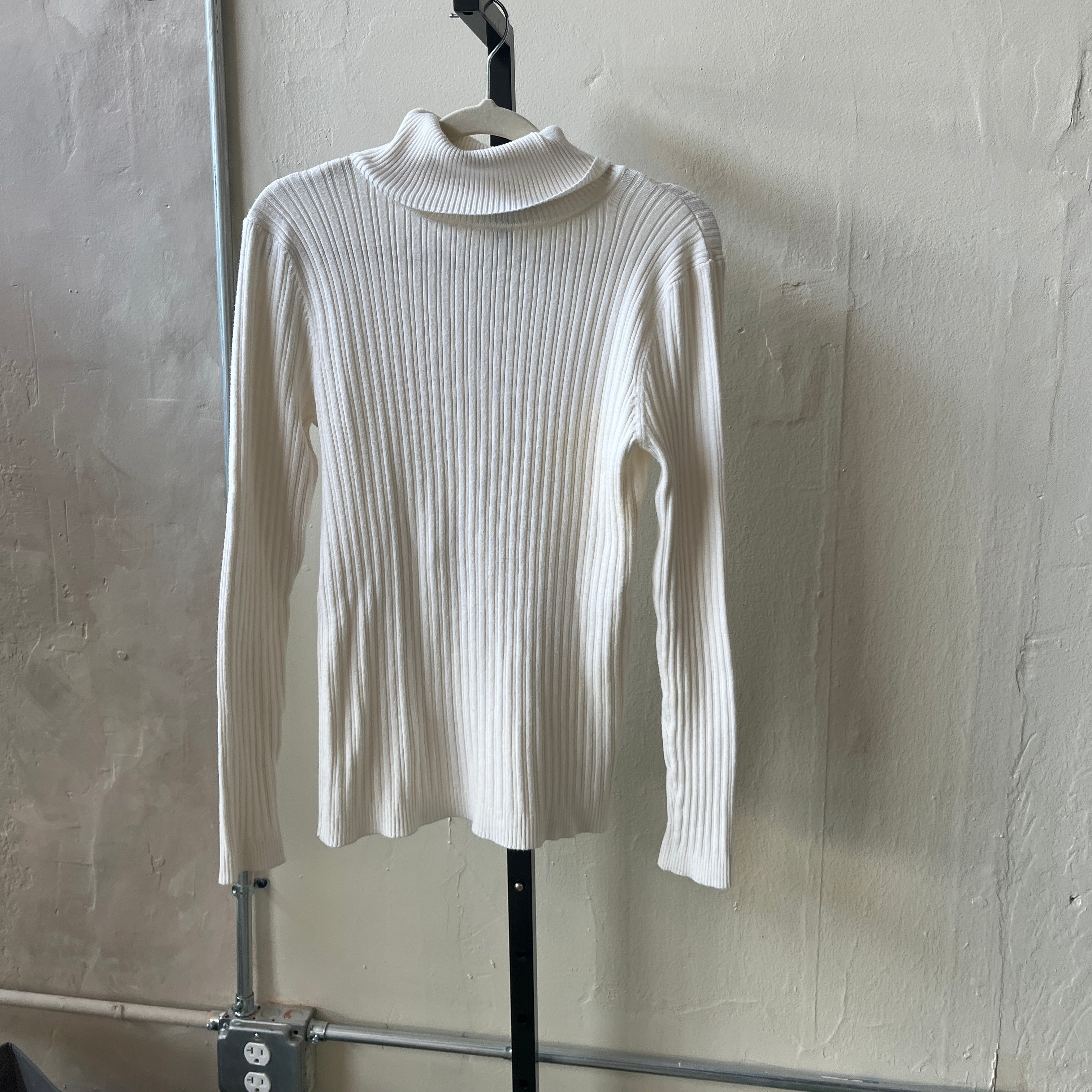 White Turtleneck (M)