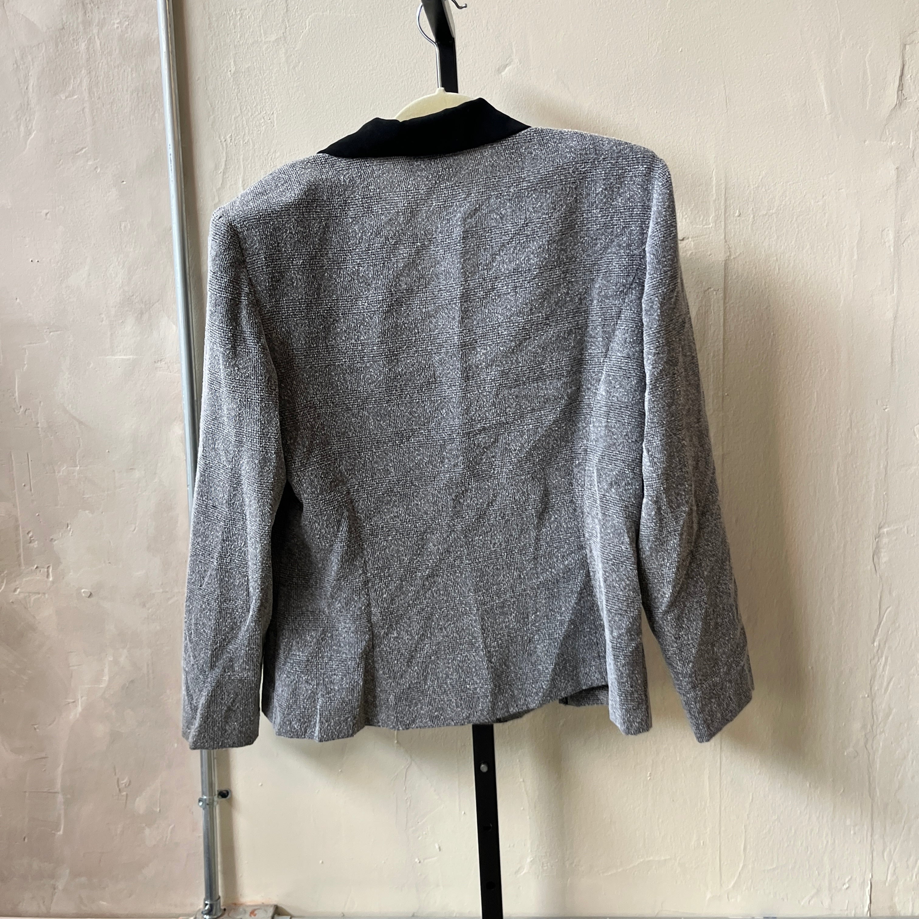 Gray Blazer (15/16)