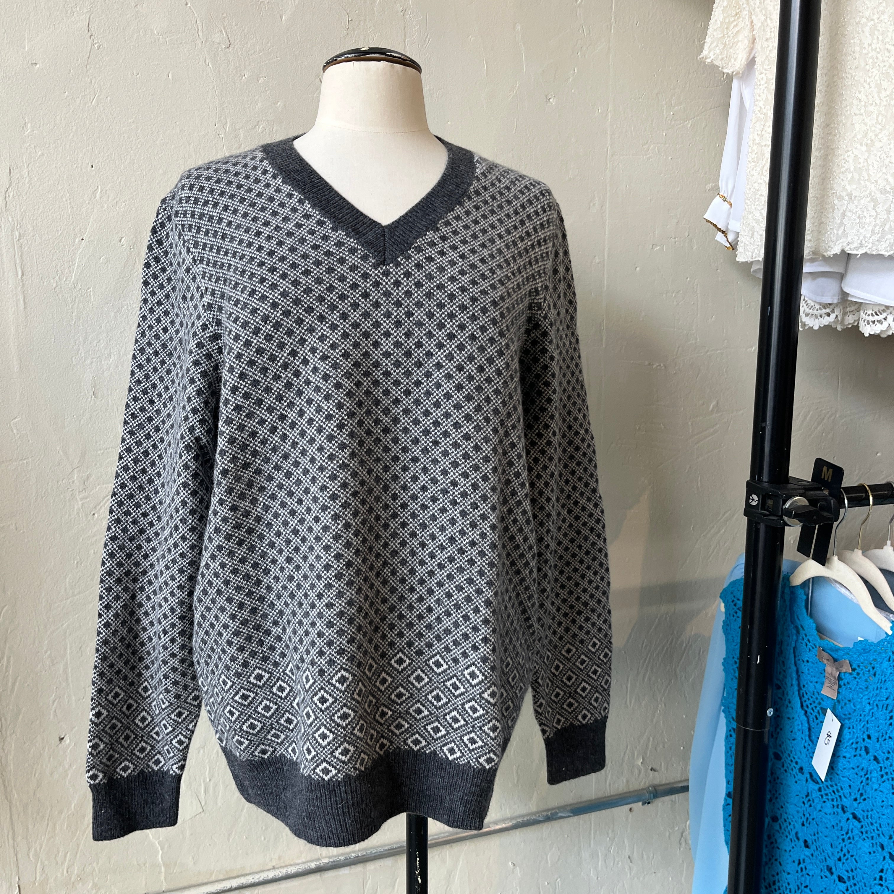 Men’s Wool Sweater (L)