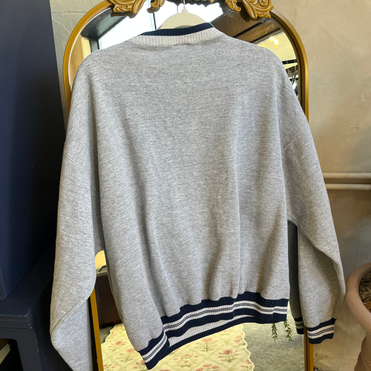 Heather Gray Sweatshirt (M)