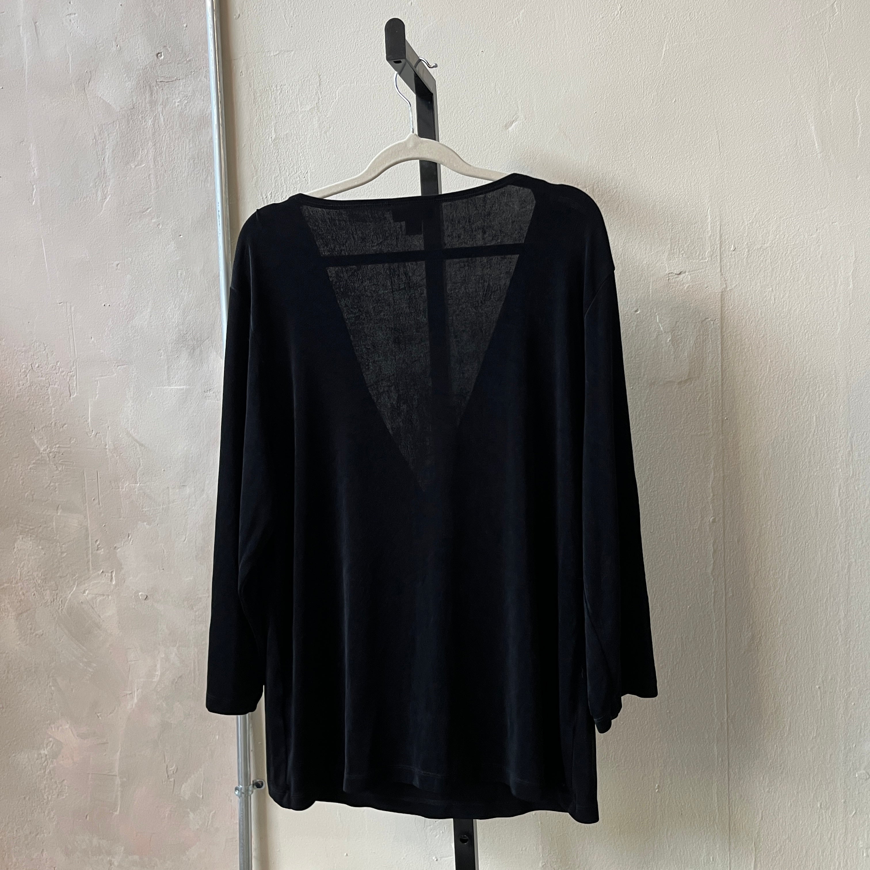 Black V-Neck (XL)