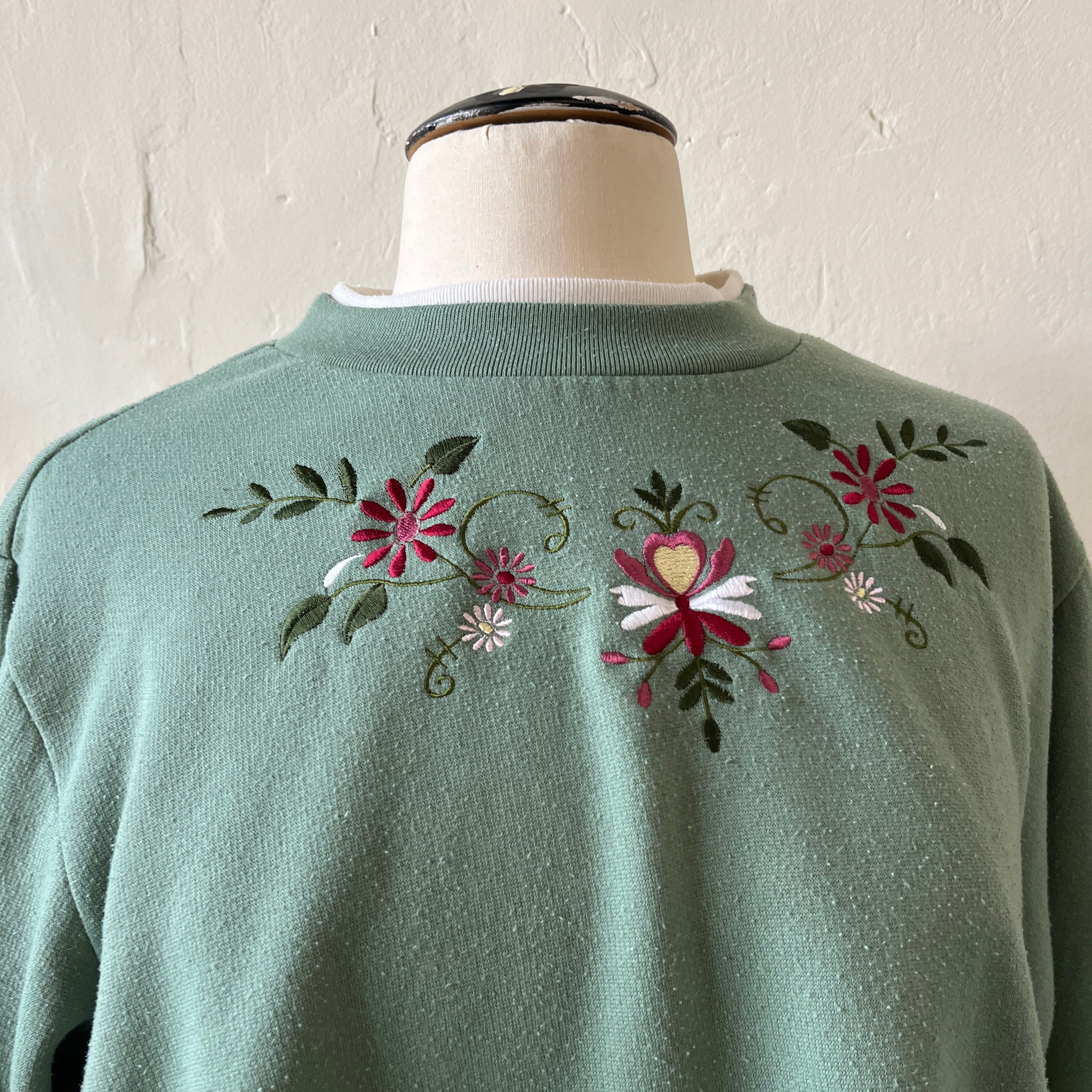 Floral Sweatshirt (XL)