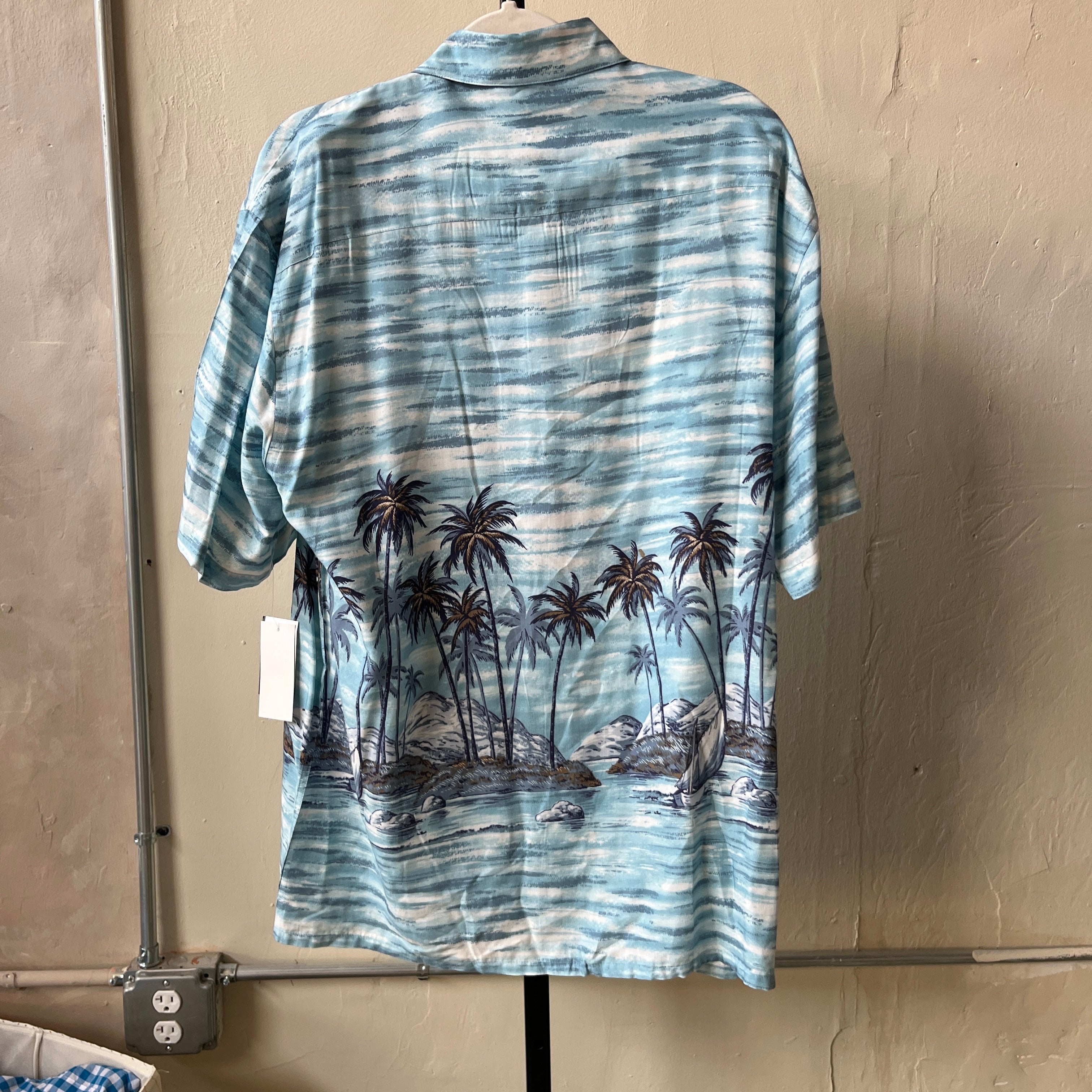 NWT Men’s Shirt (M)