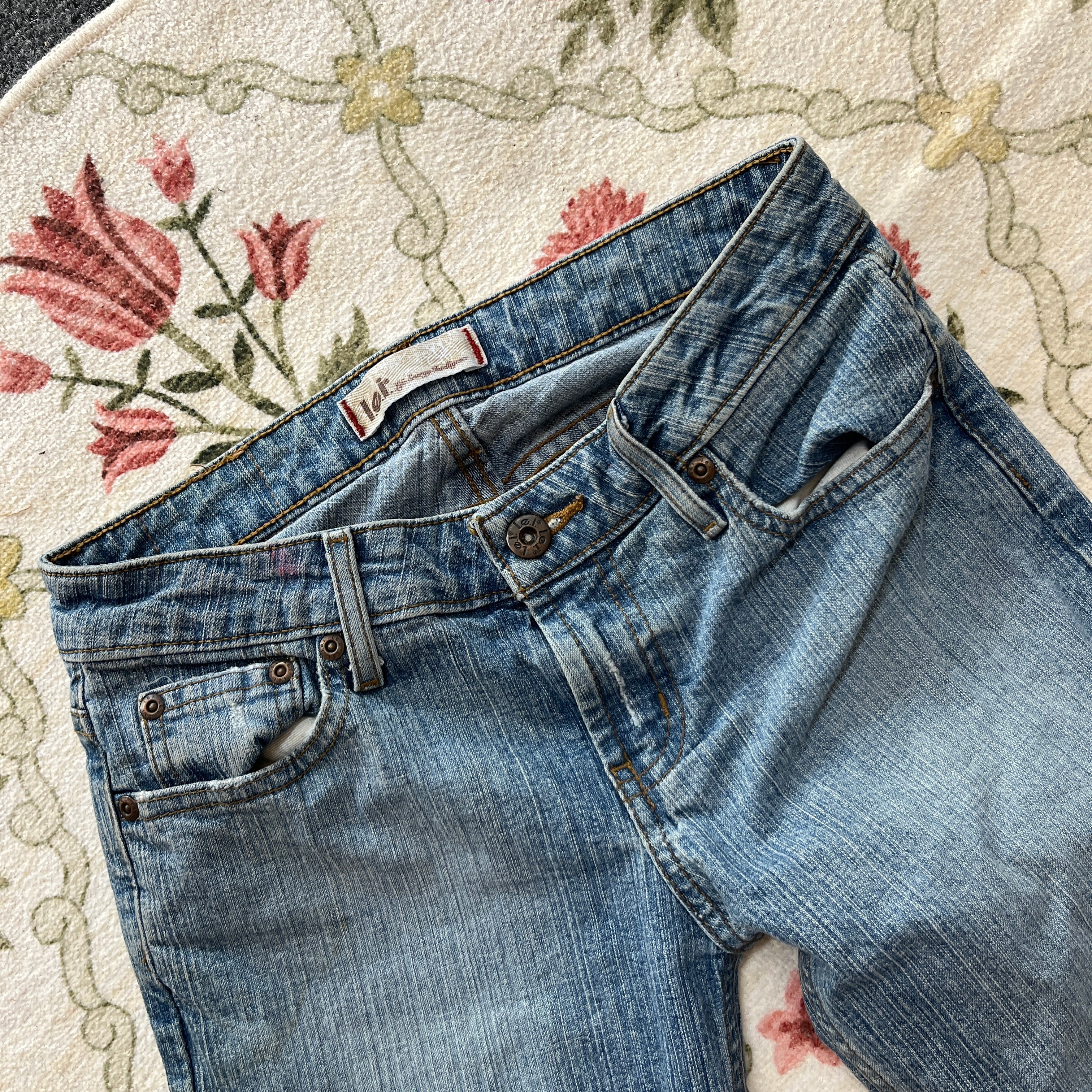 Low Rise Jeans (1)