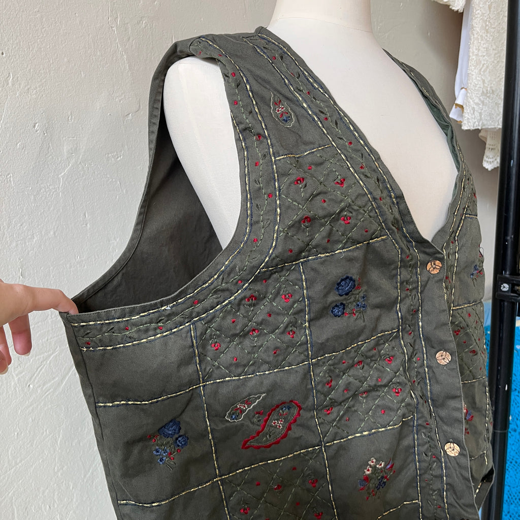 Embroidered Vest (26W/28W)