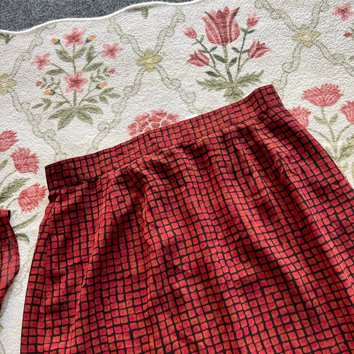 Red Skirt & Scarf (M)