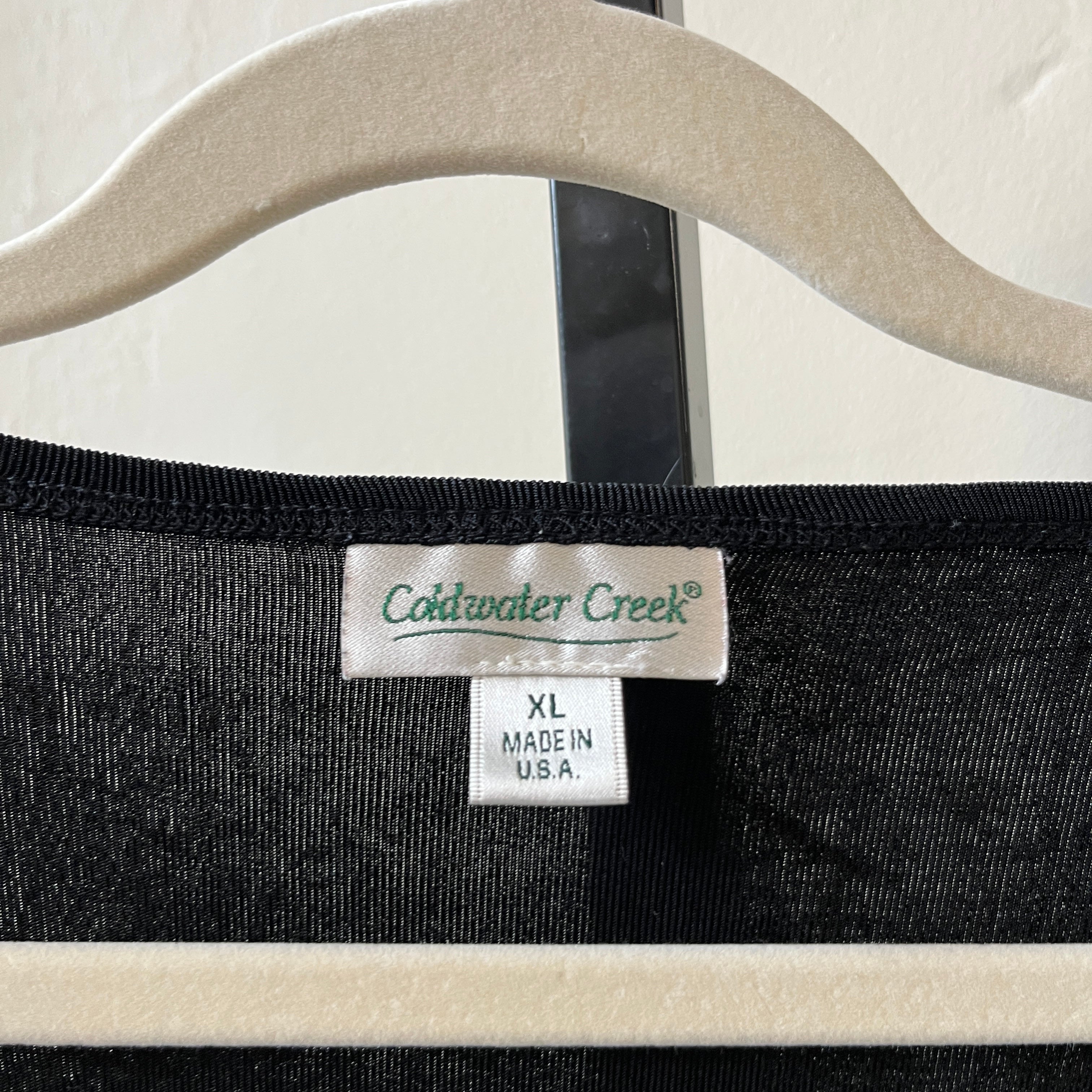 Black V-Neck (XL)