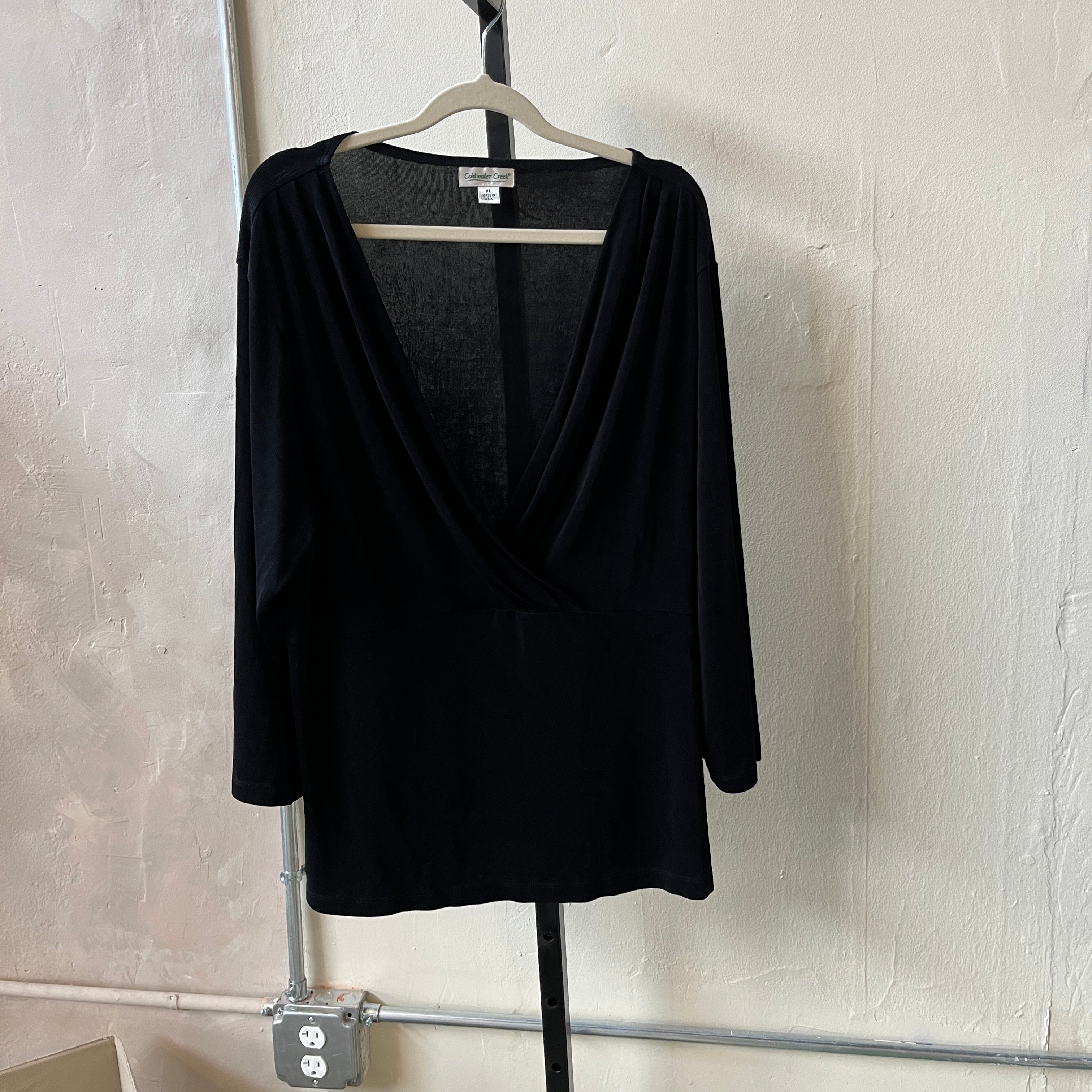 Black V-Neck (XL)