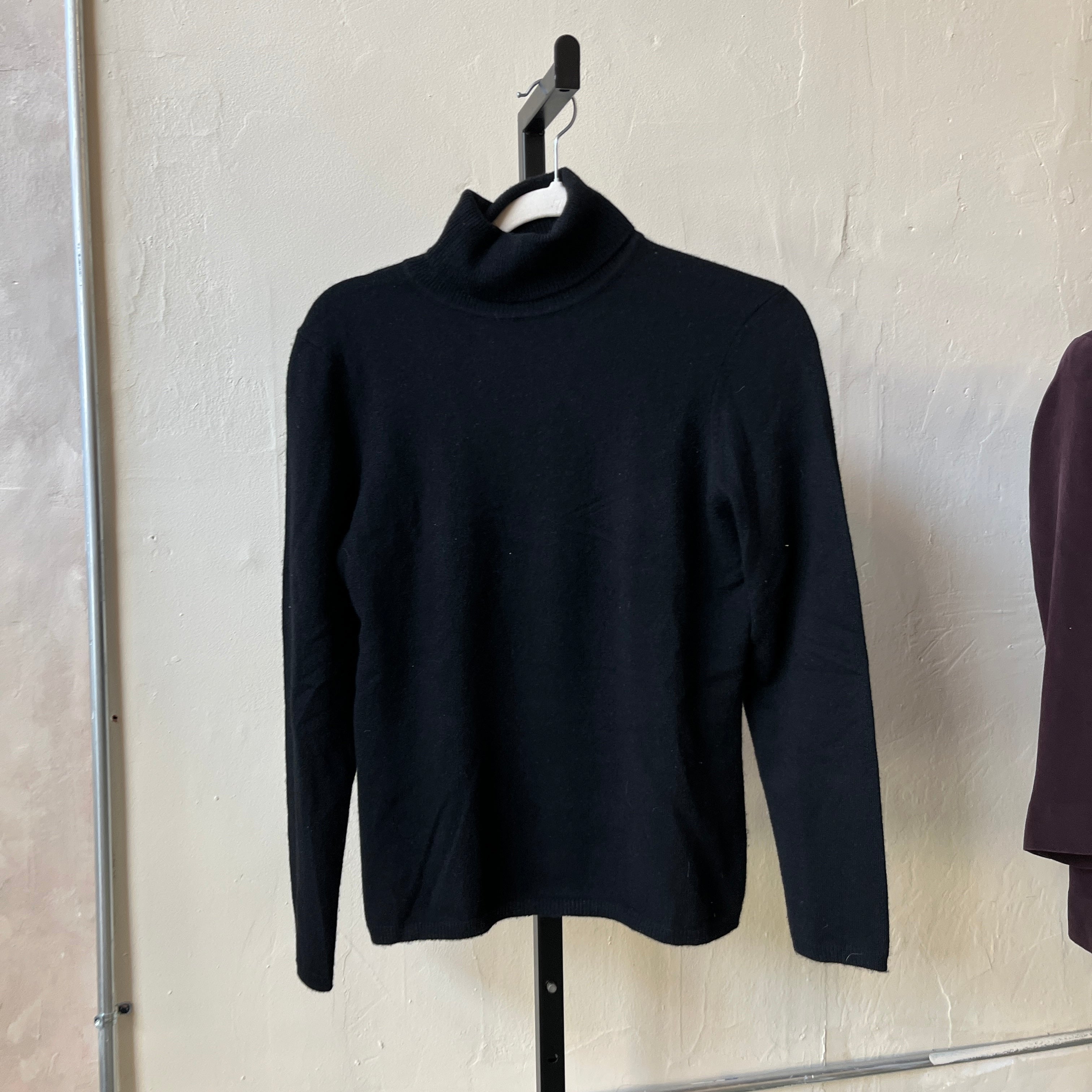 Cashmere Turtleneck (M)